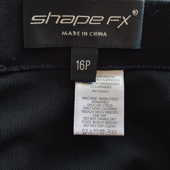 Newport News Shape Fx Control Cropped Capri Pants size 16 Petite - Picture 3 of 4